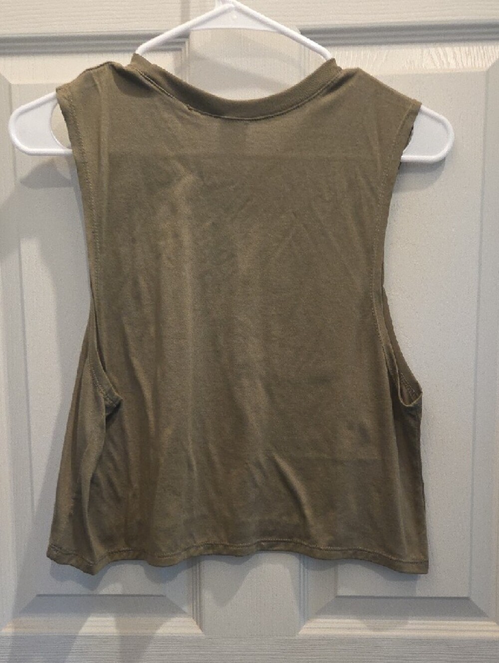 3/$10 Unbranded Olive Graphic Crop Tank with Pocket - Picture 3 of 3
